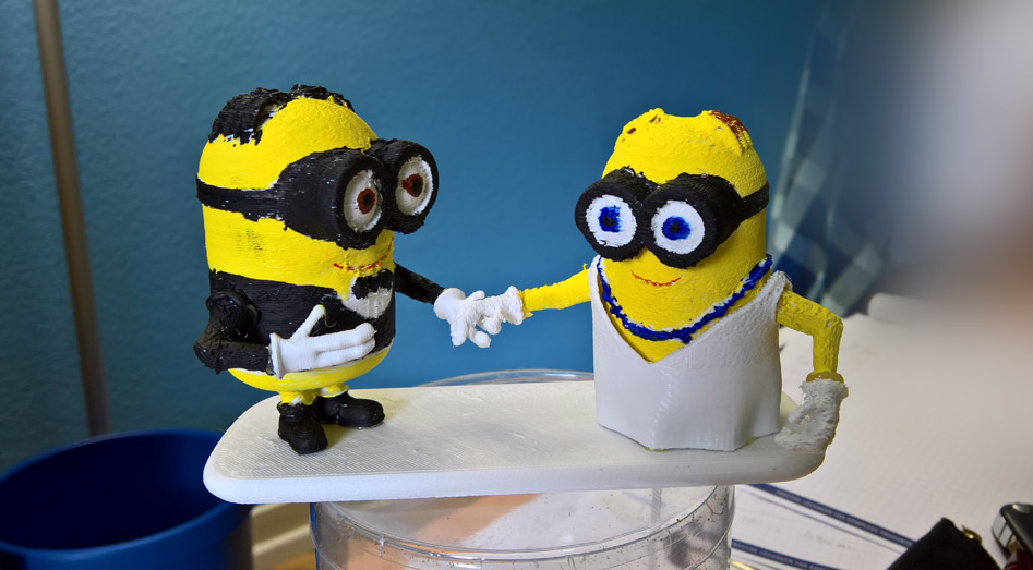 Minions characters at the marriage cake at PatchWork3d