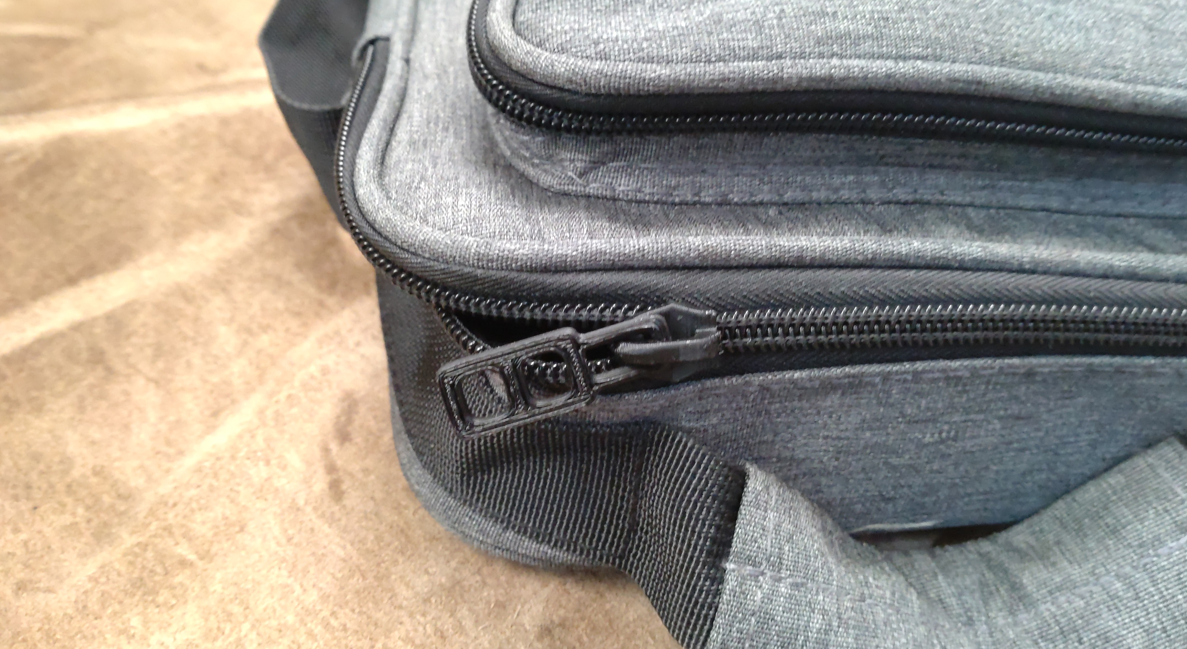 PW3d: 3d-gedruckter Reißverschluss an der Tasche 02