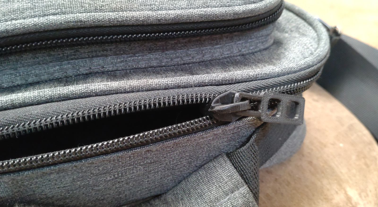 PW3d: 3d-gedruckter Reißverschluss an der Tasche 01