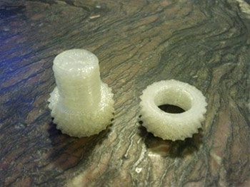 Makerbot Replicator 2: A screw with nut