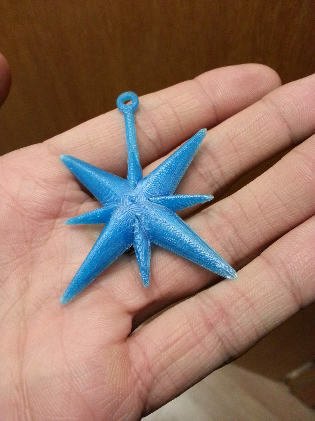 Weihnachtsbaumschmuck aus dem 3d Drucker: Blaue Sterne zum Aufhängen